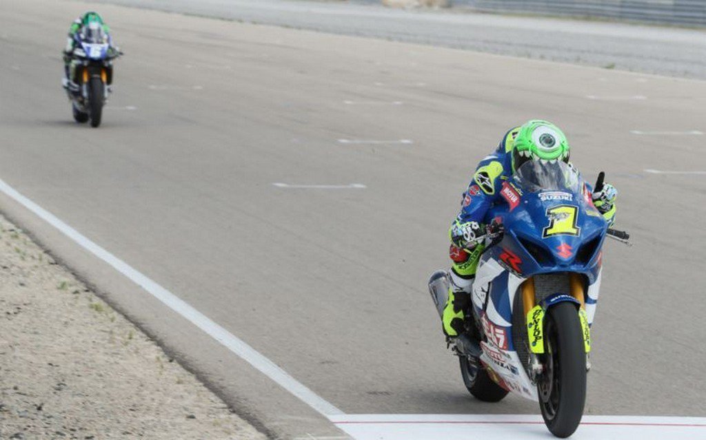 gponedotcom's tweet photo. Nello Utah è il 200° successo #Suzuki grazie ad Elias: Con la sesta vittoria 2018, Toni affianca il proprio nome a quelli di Wes Cooley, #KevinSchwantz, #MatMladin e #BenSpies. Sul podio Beaubier ed Herrin https://t.co/RGQyI7YhqQ https://t.co/lIPCZ1CSqz