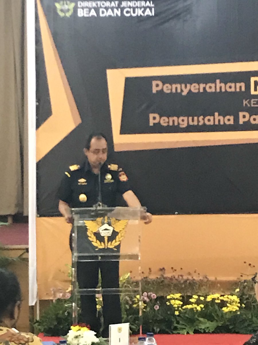 3. Vape adalah bagian dari objek cukai sehingga ketentuannya mengikuti dengan objek cukai yang lain dan adanya aturan legal pada vape sebanyak 150-200 produsen liquid vape akan terdaftar dan mengenakan pita cukai pada produknya.
#YPKP #Indonesia #Cukai #Vape #DJBC