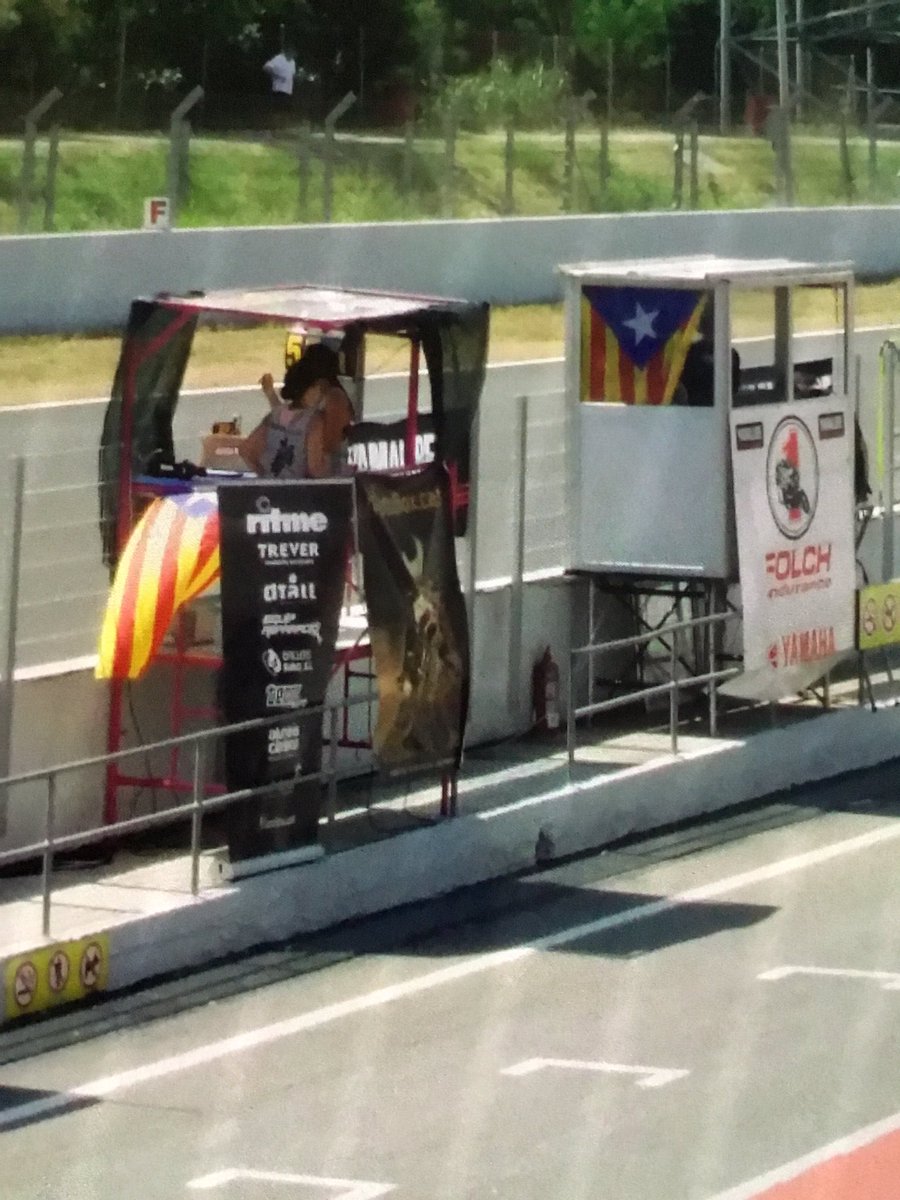 <a href="/MotoradaCAT/">La Motorada🎗️</a> <a href="/MarcCreu/">MCM77</a> Bona feinaaa!!! Cal dir que a les 24 hores de Barcelona celebrades el passat 8 de juliol, tant <a href="/FolchEndurance/">Folch Endurance</a> com l'equip motobox.cat tenien penjades estelades a la zona de pissarres del pit-lane!! Bravo per ells també!!