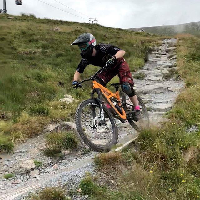 _alexhmusic's tweet photo. Fort William World Cup DH track. Yesterday. So brutal. So fun. This bike has now taken part in 24hour cross country events and World Cup DH courses..... without any mods. #nodramas #dh #fortbill #attackstance #specialized @iamspecialized https://t.co/YlY7a5mQDX https://t.co/AdI08tuoOI
