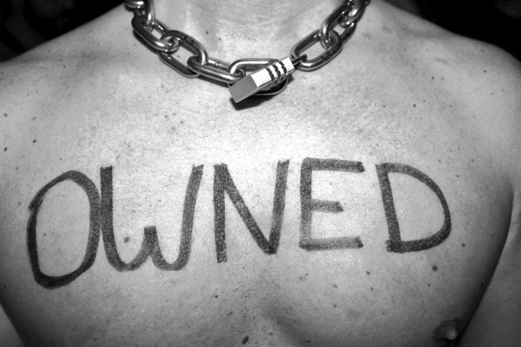 LeBeau_Foto's tweet photo. Locked down- image by @LeBeau_Foto #gay #gaysex #sexslave #masterservant #gaysmbd https://t.co/FwyN9XgZ8t