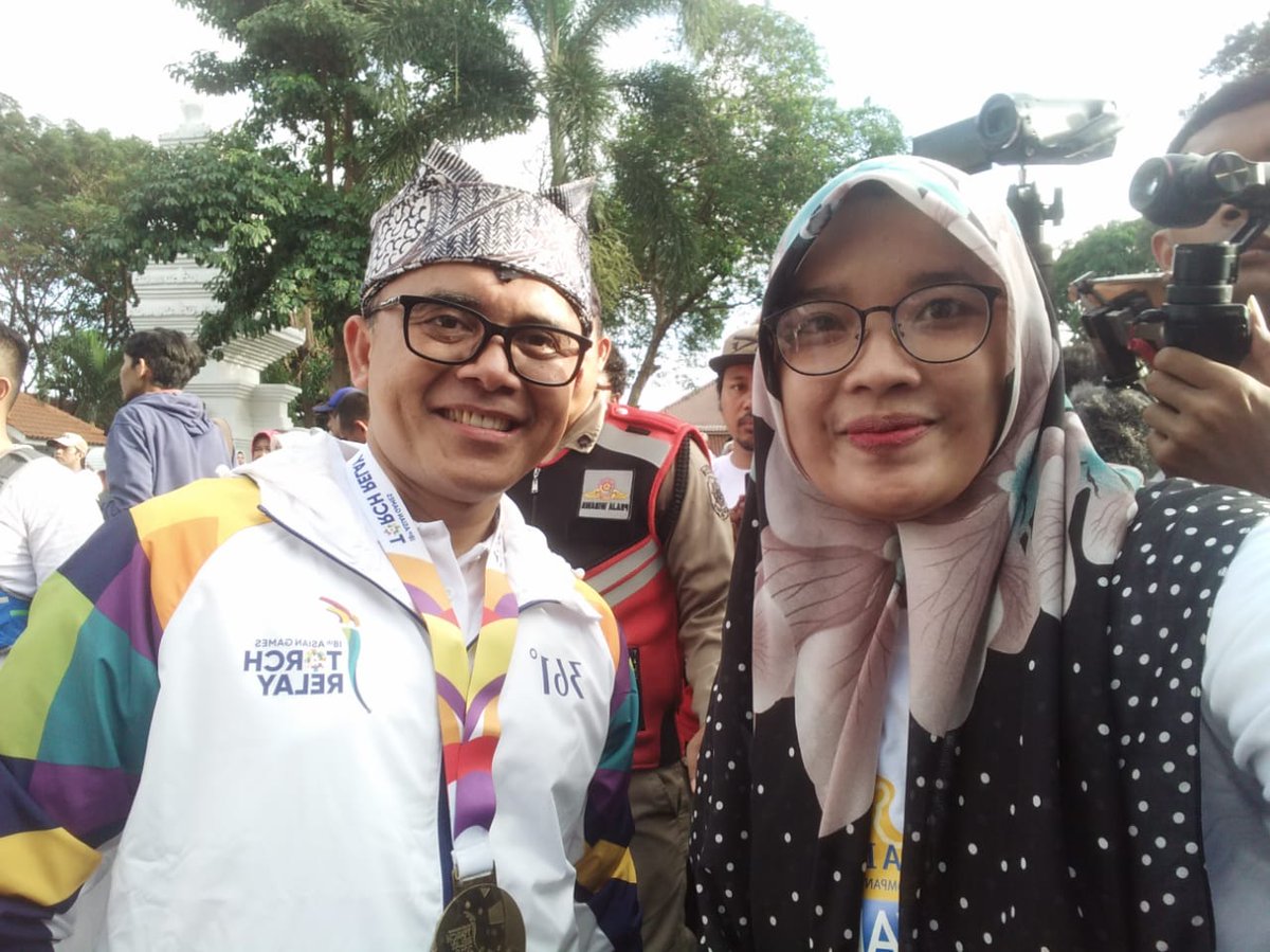 PkmBajulmati's tweet photo. Rekan Media Sosial Puskesmas Dinas Kesehatan Banyuwangi,  ditengah kemeriahan pawai arakan Obor Asian Games di depan Pendopo Kab. Banyuwangi, Minggu, 22 Juli 2018.

@Dinkesbwi
#pestarakyatasiangames
#PestaRakyatAG18BWI https://t.co/CThYfLS43j