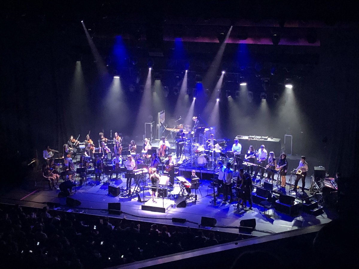 1MC_KIE's tweet photo. Dreams do come true
Last night has to be up their with one of my top 3 gigs of my career, I had the opportunity to go on stage at Londons Barbican theatre with a 36 piece orchestra band and perform #FlyBi with Statix. May you rest well Sparks your brother was insane #BlownAway https://t.co/sUIbgFlm5P