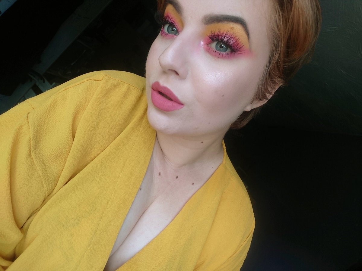 Littlelemonk's tweet photo. No tea no shade no Pink Lemonade. Lipstick @JeffreeStar #rosematter, eyeshadows @juviasplace #zulupalette and#magicpalette, lashes @PeachesMakeup #8, Brows @beautybakeriemakeup #brownies. Contour and Blush @LunatiCK_Labs. All bar lashes from @beautybay #makeupartist https://t.co/s3xJAcbebM