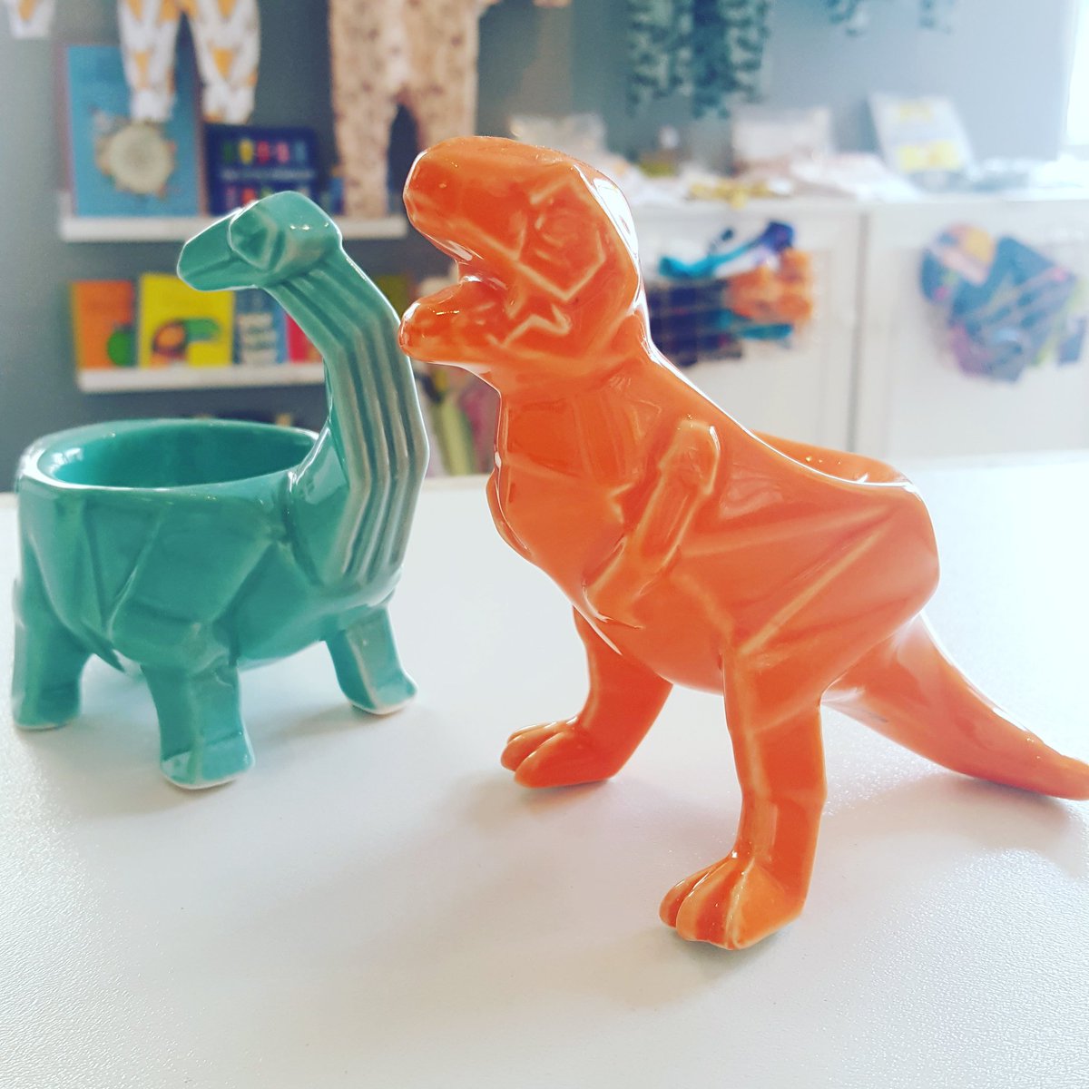 willowboutique1's tweet photo. How do you like your eggs in the Morning?
I like mine in a dinosaur egg cup...🎶
.
.
.
#catchy #dinosaureggcup #disasterdesigns #sundayybrunch #trex #diplodocus #howdoyoulikeyoureggs
@houseofdisaster https://t.co/qjQwgTlF1k