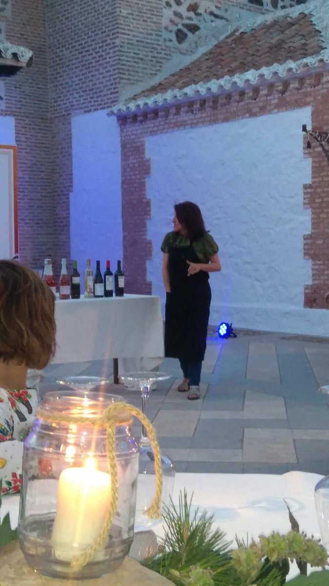 PalomaFCabrera's tweet photo. Anoche catamos🍷,aprendimos, disfrutamos, recordamos recetas morachas, comprobamos que tenemos unos #quesazos. Aromas y sabores de ayer que nos emocionan hoy.Arrullados por la voz de @Lucy62841971 
Sucedió en #Mora (#Toledo) con #vinos exclusivamente de la provincia
#CataDeVinos https://t.co/NRUqVEPGdo