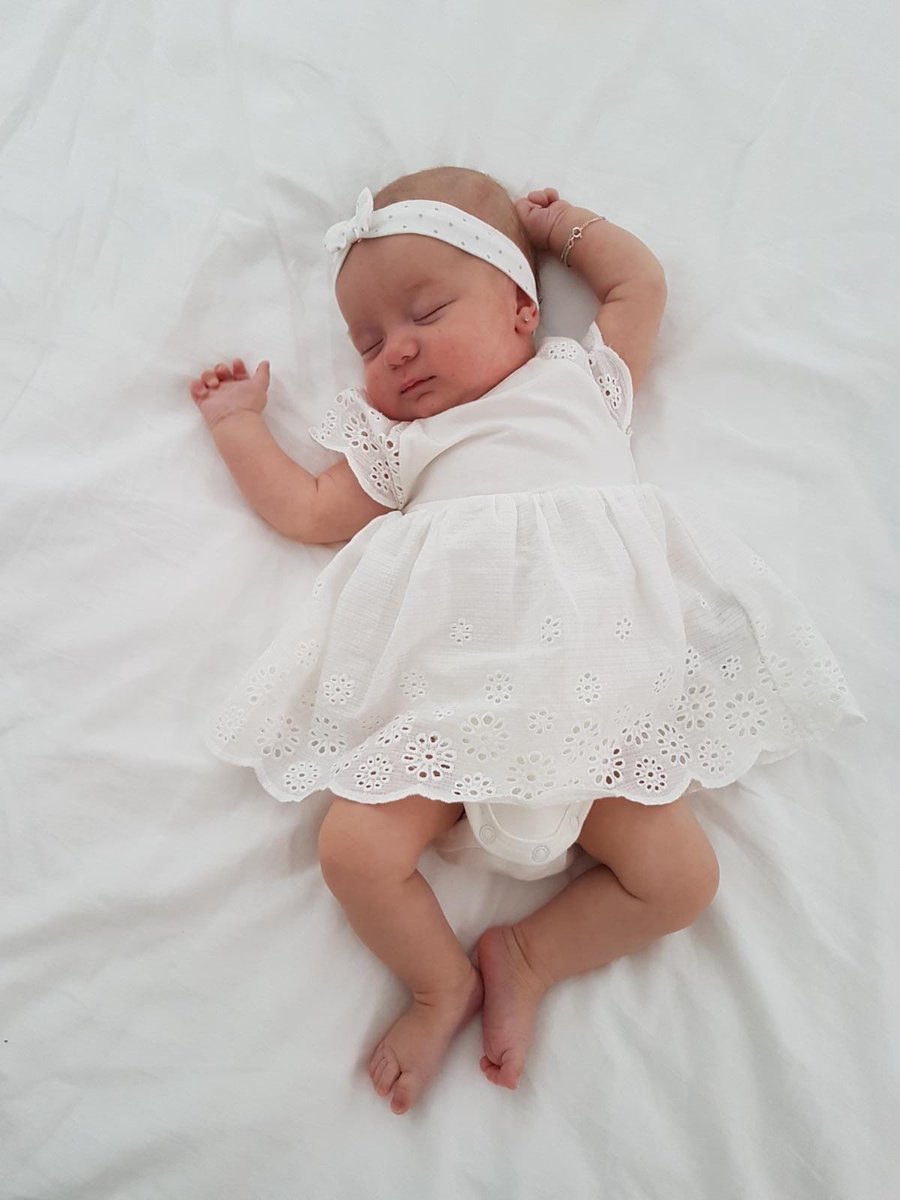 Vanityklok's tweet photo. Sleeping beauty 💗 #VictoriaMae #onzetrots @VingerlingM https://t.co/VkH1V8CXSe