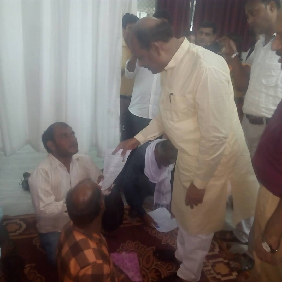 Sumit05769991's tweet photo. आज कोटा न्यू मेडिकल कॉलेज हॉस्पिटल में कोटा-बूंदी सांसद माननीय ओम जी बिरला द्वारा दिव्यांग व्यक्तियों को प्रमाण-पत्र दिये गए। https://t.co/wvNrP7Uivy