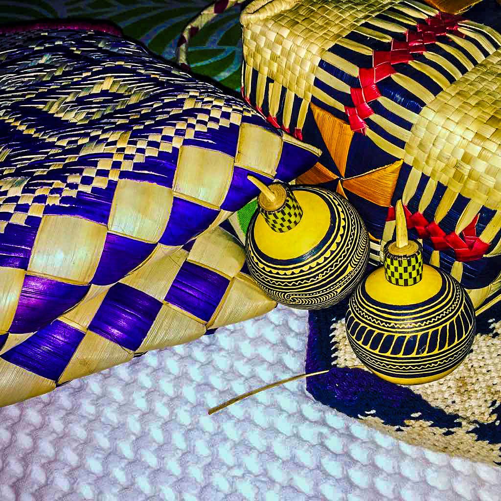 madjay_project's tweet photo. Goodies from Milne Bay province. Handcrafted souvenirs, lime pots and basket. Keeping our culture alive and authentic. #madjay_pro #papuanewguinea #PNG #handcrafts #milnebay #mbp #size28 #authentic #limepot #basket #culture #souvernirs #worthkeeping #worthpassingon https://t.co/gBQd2Tuumm