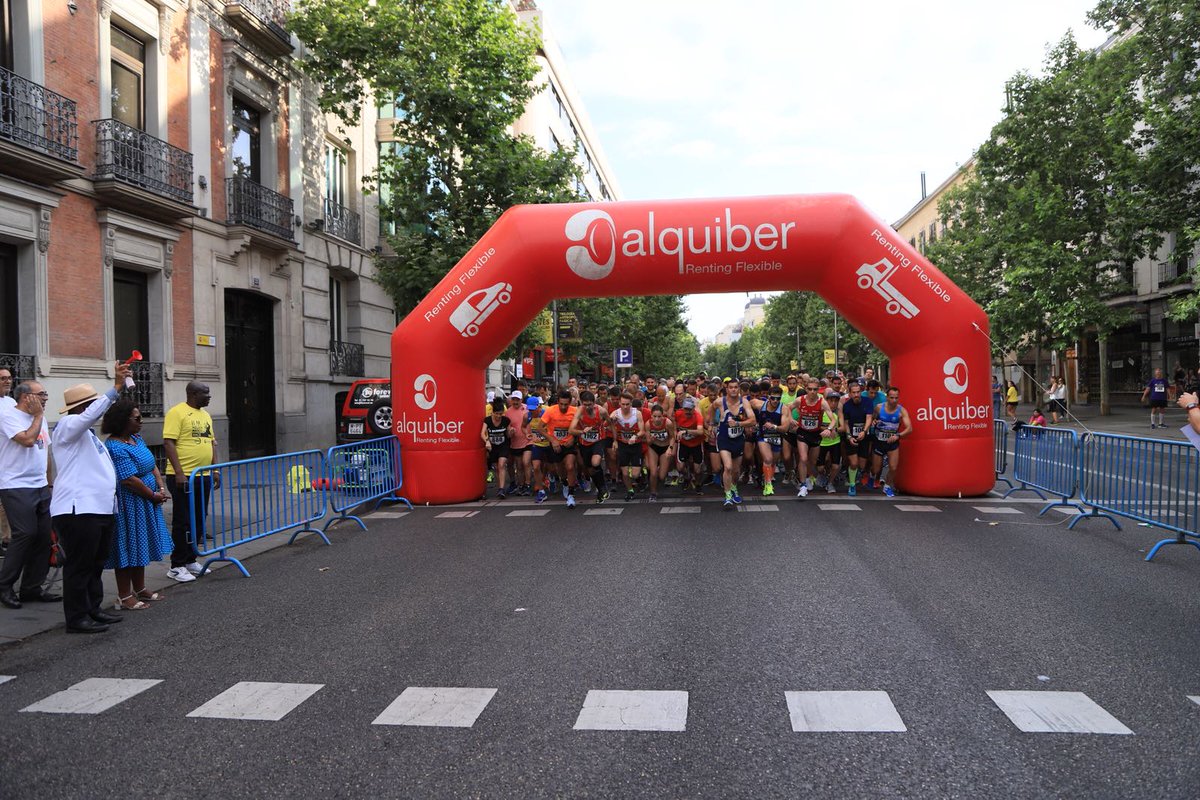 MandelaRaceMAD's tweet photo. A las 9:00 h . su Excelencia, el Embajador de Sudáfrica en España, Lulama Smuts Nogonyama dando el bocinazo de salida de la II #NelsonMandelaRace en Madrid.

5,4,3,2,1........ ¡A correr! https://t.co/wxrSfkUe84