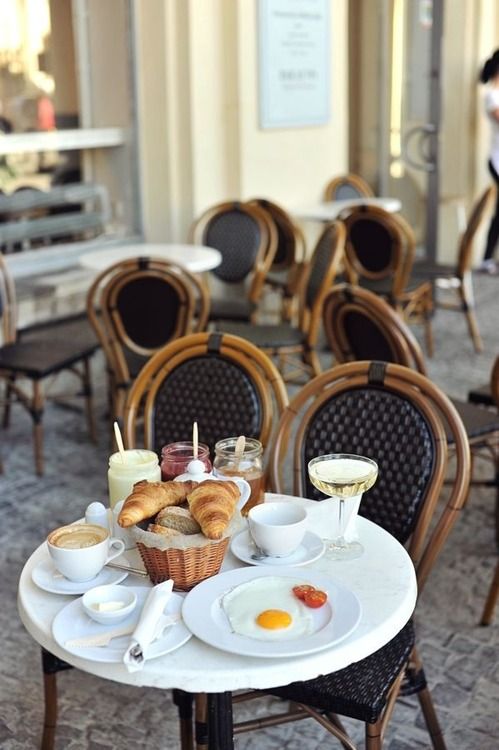 ParisAMDParis's tweet photo. Pinterest 
Cafe Breakfast https://t.co/XF7rWZkMur