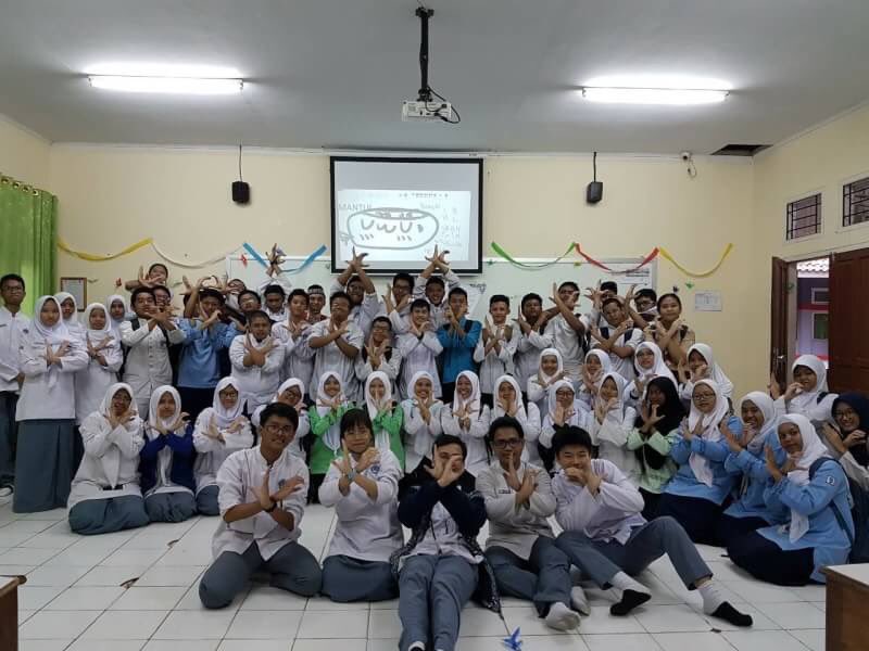 JapanClubMzr's tweet photo. Lanjut lagi dengan kegiatan Open House pada Jumat, 20 Juli 2018 di kelad XI IPA 4. Kegiatan ini bertujuan untuk menyambut anggota-anggota baru, yakni adik-adik angkatan 33.

Sekian dari #allen

またね！ https://t.co/Q84S6ns6Z3