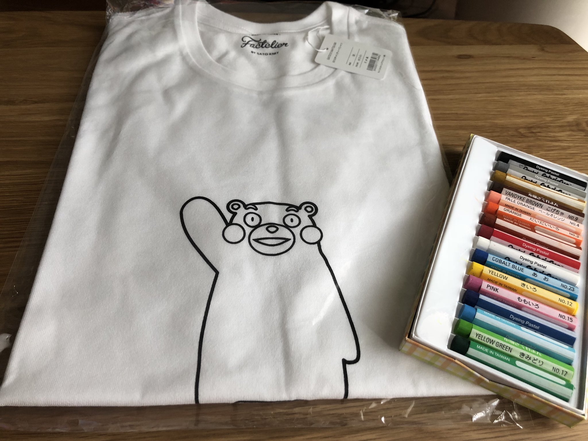 Yuya くまモン塗り絵tシャツ 真っ白のくまモンも爽やかでいいかも ファクトリエ くまモンのぬりえtシャツ Yuya くまモン塗り絵tシャツ 真っ白のくまモンも爽やかでいいかも ファクトリエ くまモンのぬりえtシャツ