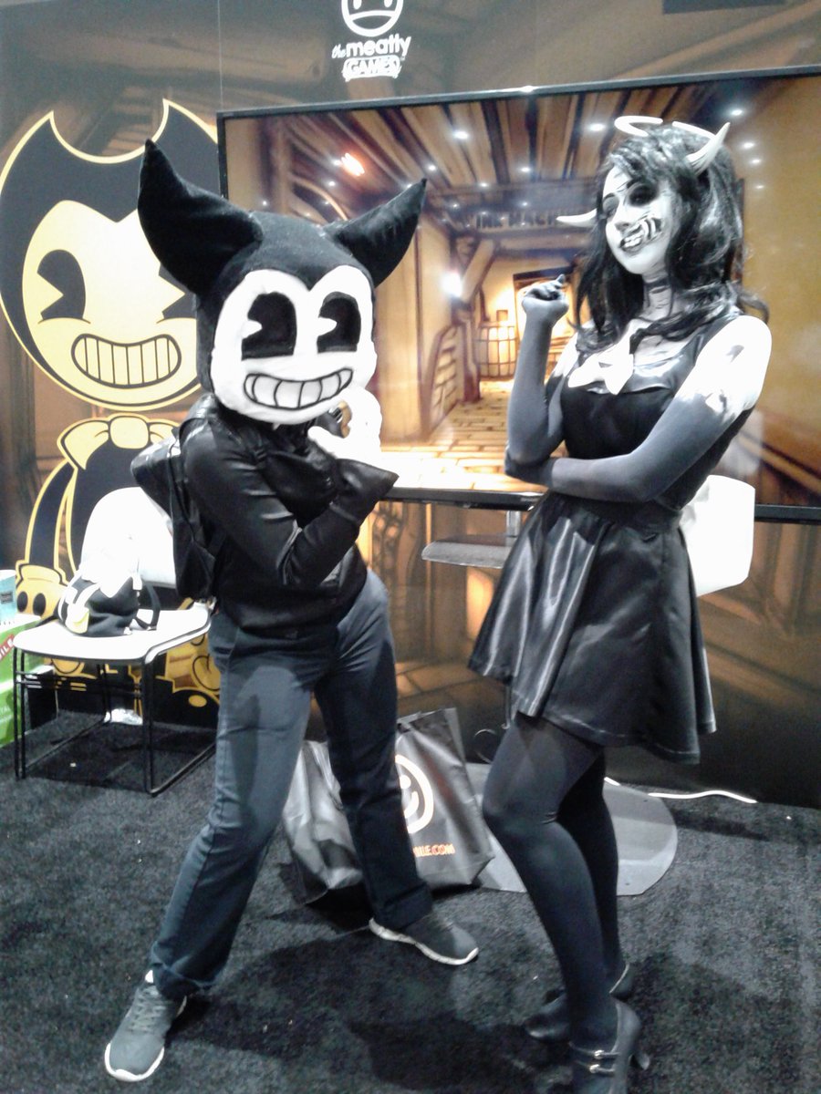 PhantomIchigo's tweet photo. Today was a blast. Got to meet mr. Joey drew and have a pose off with alice angel. Overall great con! Will be making a separate post with the video i took with Joey drews va @BATIMgame @themeatly #batim #sdcc2018 #batimsdcc https://t.co/tVlu0MN4WM