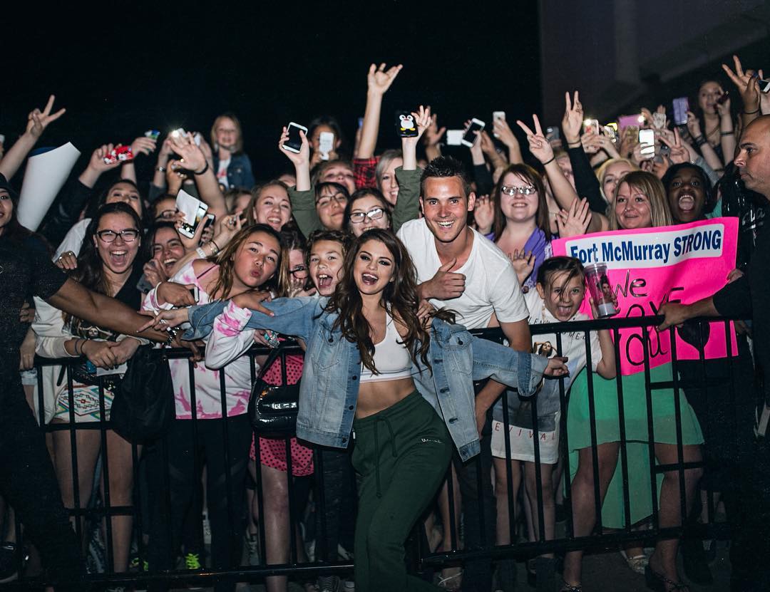 isemYldrm10's tweet photo. Meleğim 26 yaşındasın ben hâlâ inanamıyorum.Selena seni tanıdığım da henüz 19 yaşındaydın ve ben sana bir anda bağlandım. Ve iyi ki de olmuş. Çünkü sen hayatımın merkezine yerleştin ve ben bundan çok mutluyum. Sen her zaman benim yanımdasın. #HappyBirthdaySelenaGomez ❤️❤️ https://t.co/vSs2Ws5d08