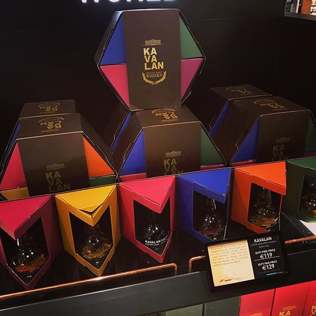 GreatDrams's tweet photo. Love this sample pack of #Kavalan #taiwanesewhisky I saw in duty free somewhere a few months ago... wish I'd bought it! Was way too tired... #finespirits #whisky #concertmaster #goodsips #premiumwhisky #kavalanwhisky #singlemalt #whiskylover @kavalanwhis… https://t.co/KoYGWpD1wH https://t.co/Ln0AFnMBCX