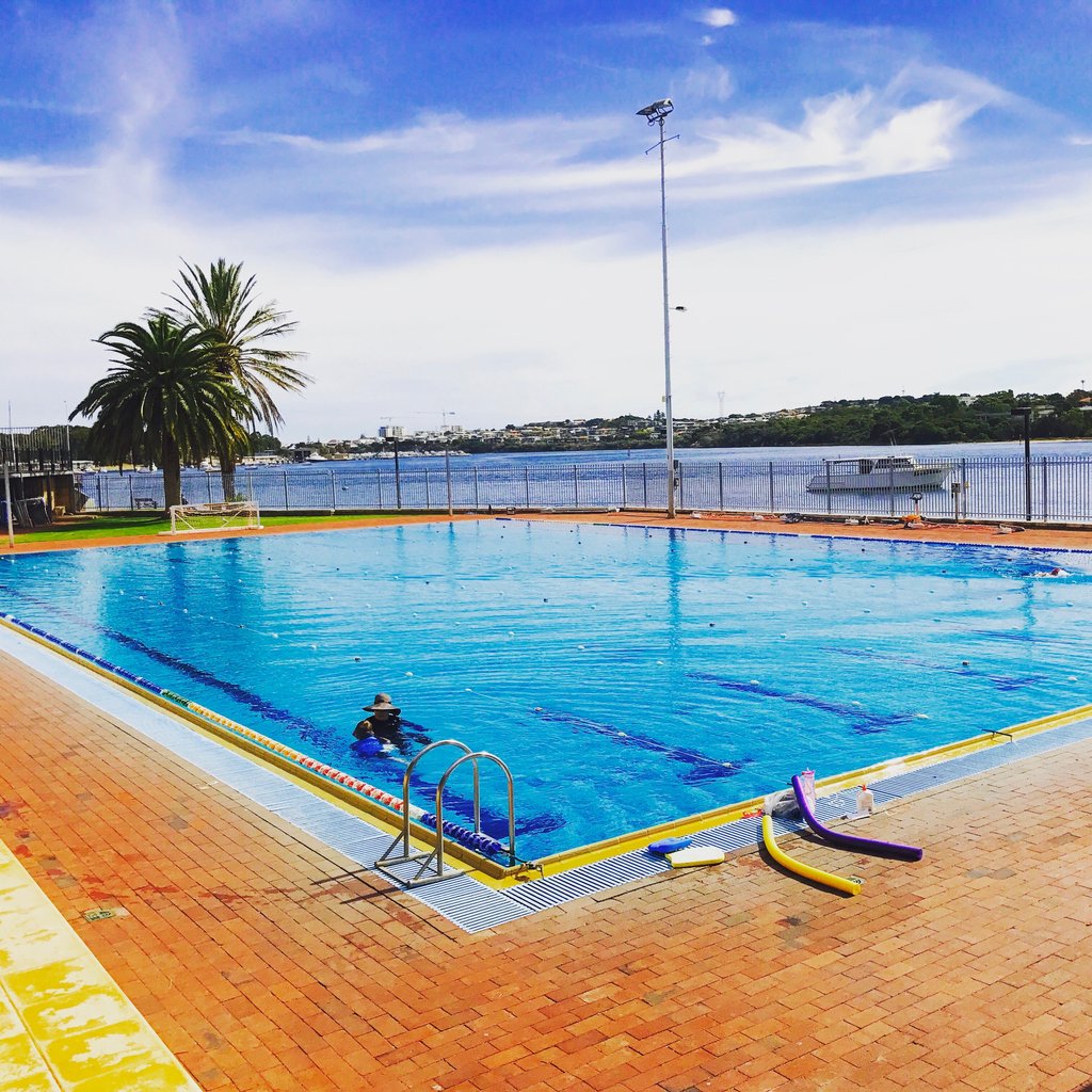 swimsmooth's tweet photo. Bicton Baths in Perth is pretty hard to beat for a Sunday afternoon dip!

#swimsmooth #swim #swimming #openwaterswimming #triathlon #trilife #swimtypes #arnie #bambino #kicktastic #overglider #swinger #smooth #swimsmoothkids https://t.co/Pq8fhaxOSu