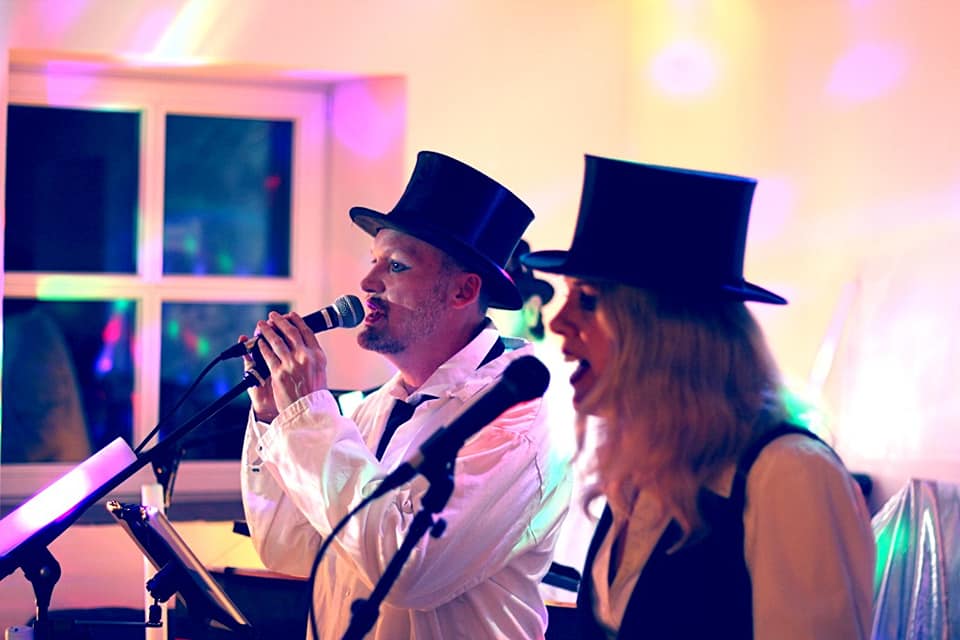 Guten Morgen zusammen. Wir wünschen Euch ein schönes Wochenende. Genießt die Zeit und hoffentlich die Ruhe.

#Support #EGOamp #Fotos #Fans #Musik #Band #EgomanicManiacs