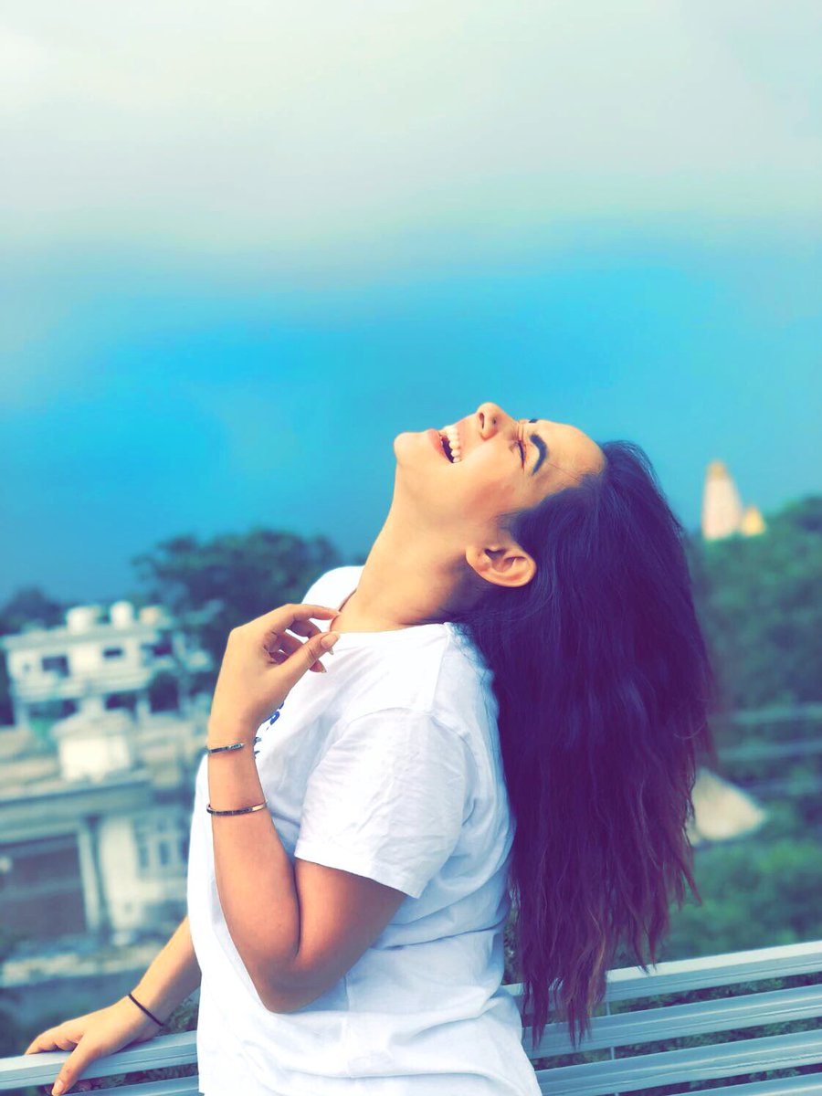 SunandaSharma19's tweet photo. 🤨🤨koi dance video aarahi hai maine suna 💃🏻💃🏻💃��🤦🏻‍♀️😀😀 https://t.co/yNxb75LtIV