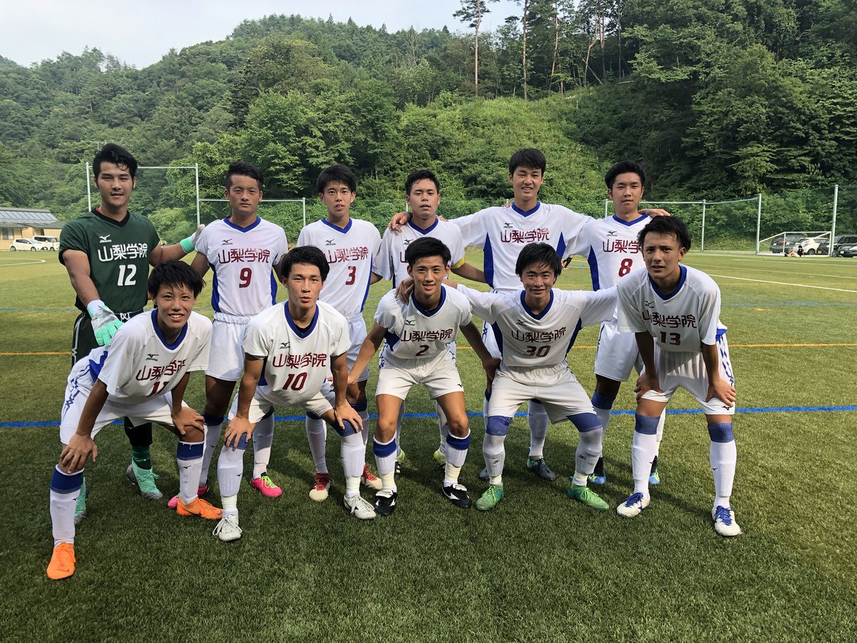 山梨学院大学サッカー部 公式 山梨県社会人リーグ 第8節 オリオンズ Vsフォルトゥナsc 試合開始しました 応援よろしくお願いします