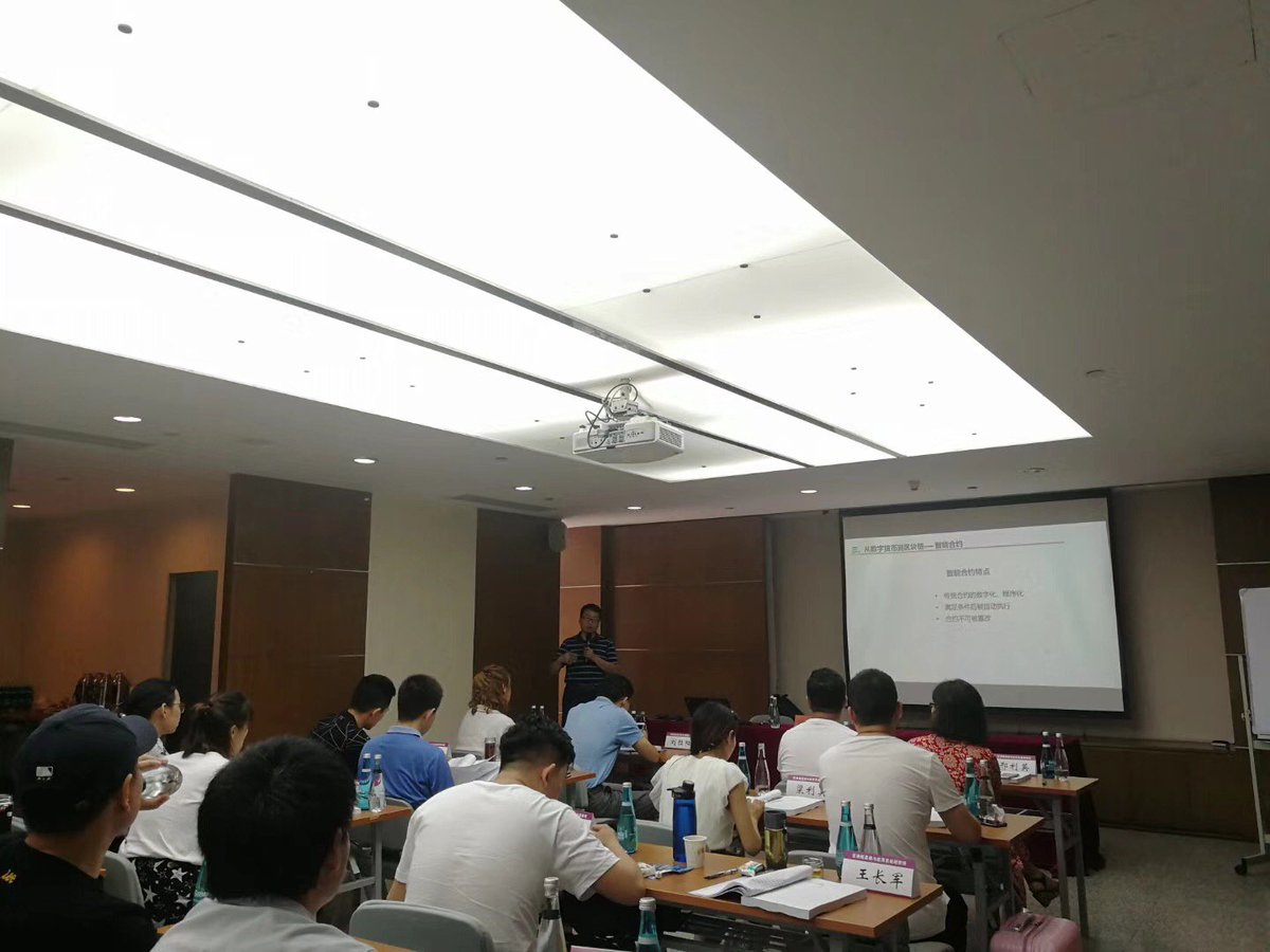 VankiaVKT's tweet photo. 今天，武主任在清华园，为学员们进行区块链相关的讲课。
오늘 Wu 교수는 Tsinghua Park에있는 학생들에게 블록 체인에 대한 강의를합니다. https://t.co/FfVezLtJdM
