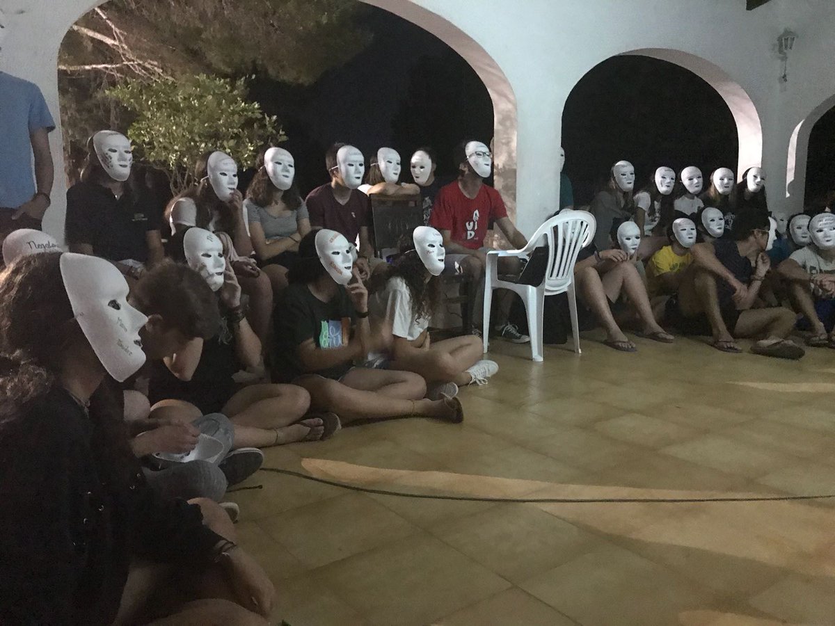 convimarcha's tweet image. Terminamos con la celebración del perdón, experimentaron el silencio interior, poniéndonos en la piel del otro, mostrando nuestro cariño...sintiendo la mirada amable de Dios que nos perdona y nos quiere @GVXAlicante @GVXMurcia @MaristasCt @GVXvalencia @GVXMediterranea