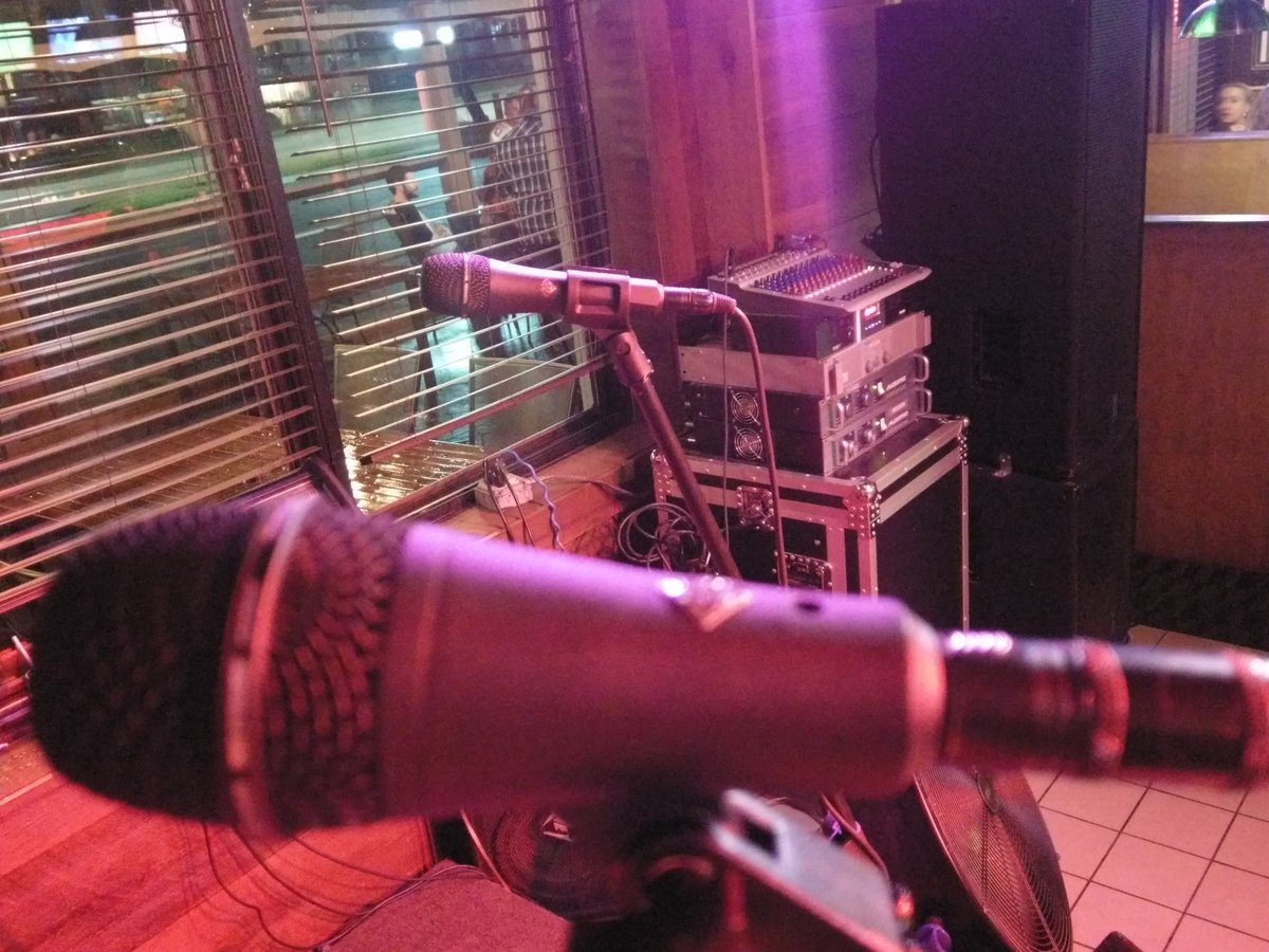 FoundrySound's tweet photo. 50/51 spent the night with the T-Funkens @ShootersRoadhouse tonight. @TELEFUNKEN_Mics #m80sh #telefunkenm80 @DavidAntonuzzo https://t.co/pj9dsv4BBH