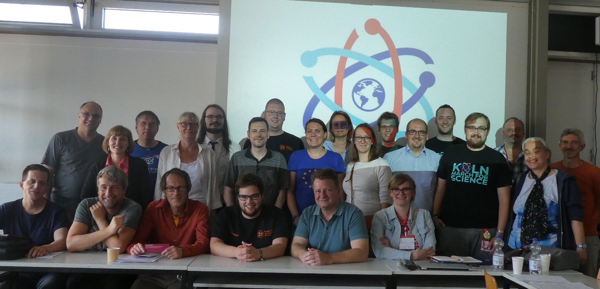 ScienceMarchGER's tweet photo. Treffen des #MarchforScience in Kiel mit Vertreter/innen aus 12 Städten! (Leider sind nicht alle Teilnehmer/innen auf dem Bild – nächstes Mal machen wir die Fotos etwas früher!) #ScienceMarchGER #M4ScKiel https://t.co/wWtSpL9jw9