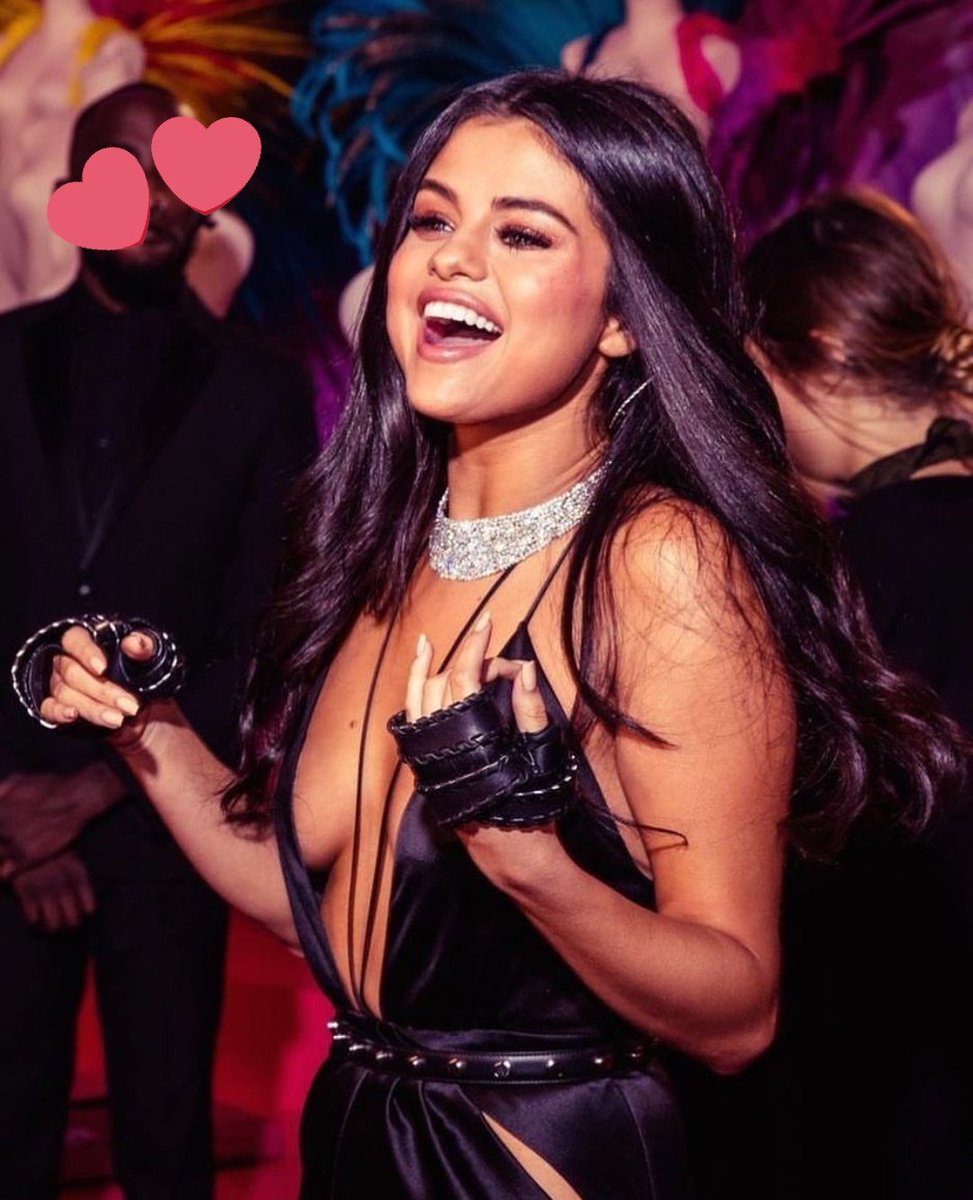 isemYldrm10's tweet photo. #HappyBirthdaySelenaGomez my sunshine❤️ https://t.co/DFlPv4KKtf