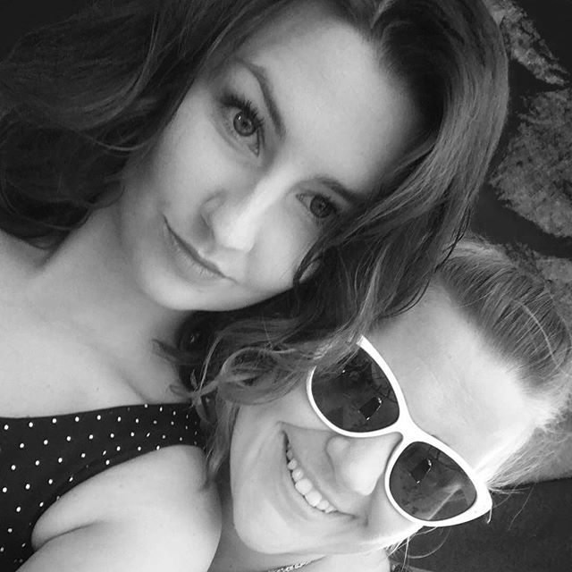 mlena_pal's tweet photo. ... Obec­ność przy­jaciela spra­wia, że na­wet to, co wy­daje się być naj­gorszym z możli­wych, łagodnieje... #magdalenapal #friends #always #beyourself #begood #goahead #polishgirls #poland #wakeup #followdreams #wannabehappy #feellove #ok https://t.co/ydDtkQN9Wy https://t.co/Vy9PNiU3LO