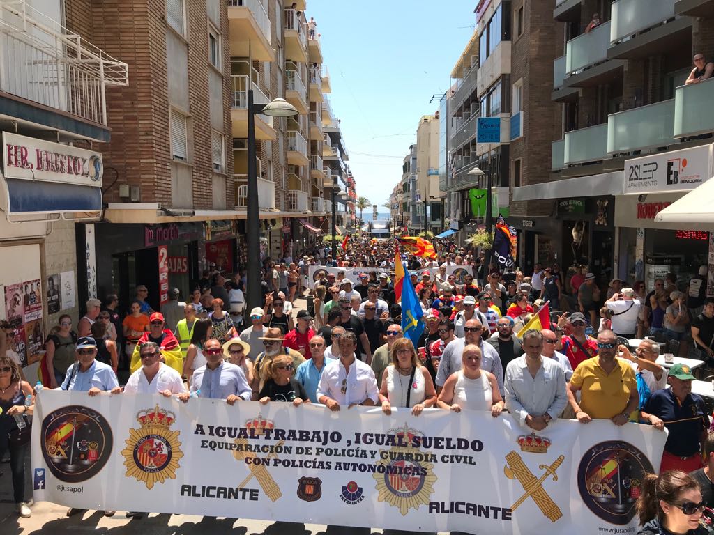 natalia_sola6's tweet photo. @JupolNacional Porque con nuestra formación nos lo merecemos, hay que luchar para conseguirlo!

#GrupoB_ReclasificacionYa 

#EquiparacionYa

#21JTarifa
#21JMaspalomas 
#21JBenidorm 
#21JGijon 

@jusapol 
@policianacional 
@guardiacivil062 
@sanchezcastejon 
@AnaBotellaPSOE 
@PSOE 
@interiorgob https://t.co/qvSo3yN4XH