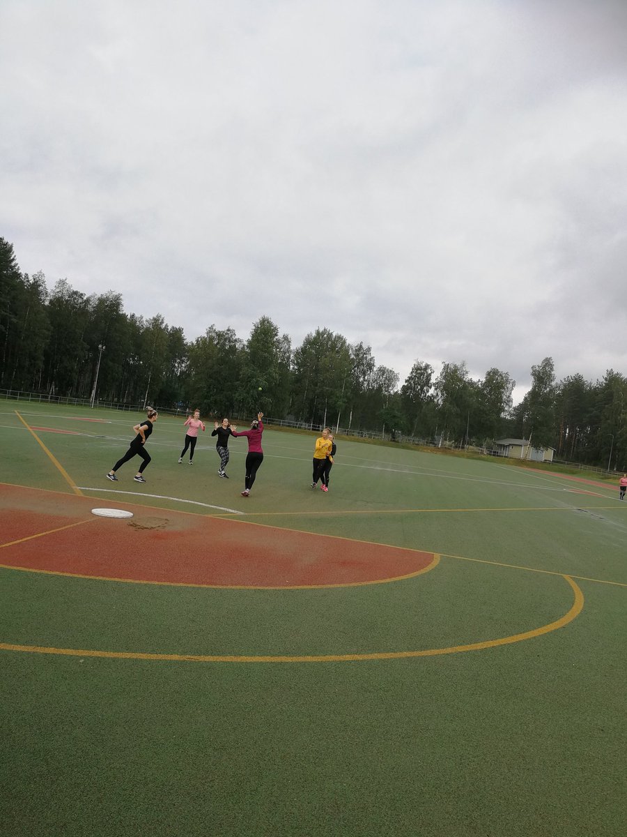 Tahkonleidit's tweet photo. Oulunsalossa aamutreeneissä! Kiitos Vasaman junioreille kentän jakamisesta! Illalla KeKi - Leidit klo 17! #LetsGoLeidit https://t.co/8luiZQSZWG