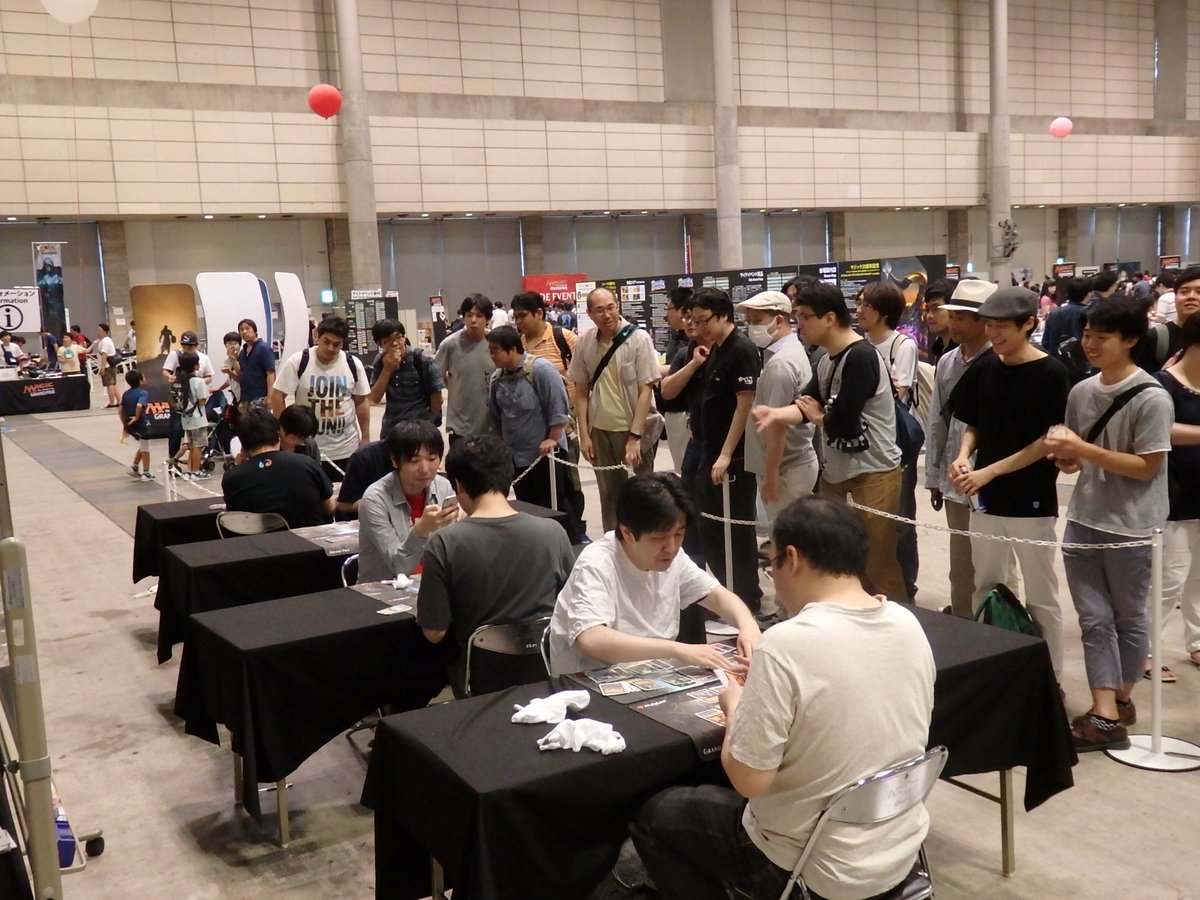 Big Magic Mtg 現在 ステージ横で アンリミテッド ロチェスタードラフト のピックが終わった出場者の皆さんがデッキ構築中です Mtgjp Gpchiba