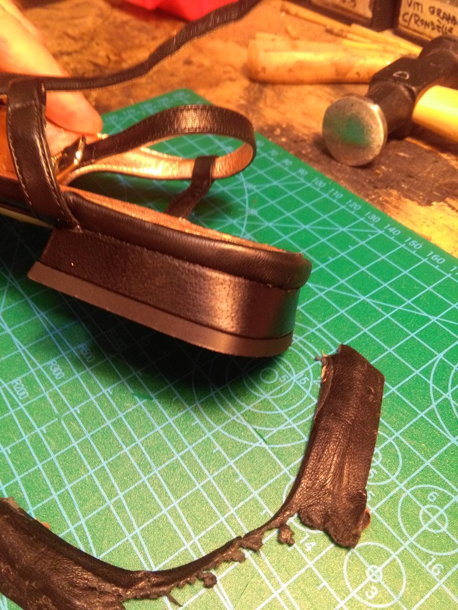 offdelcalzolaio's tweet photo. Il tuo cucciolo si è fatto i denti con le tue scarpe preferite?
Non buttarle, le rimettiamo a nuovo noi!
#lofficinadelcalzolaio #cobbler #isolagaribaldi #isolamilano #riparazionescarpe https://t.co/yX71tqplGq