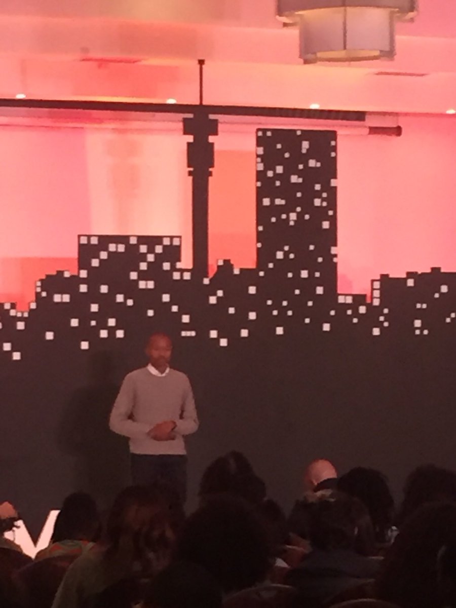 AllanGrayOrbis's tweet photo. #Airstudent pitches a smart solution that allows students to book luggage for free when they book their flights with many other benefits. #AGOFJAM18 https://t.co/MdRppcjNNi