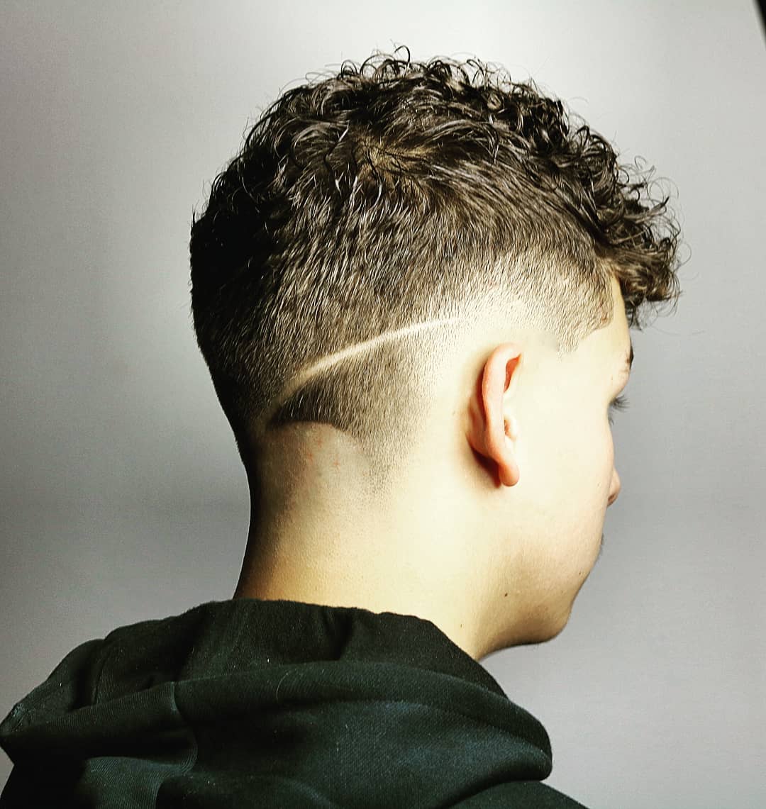 #fade #faded #skinfade #dropfade #crazyhaircut #burstfade #darrencjones #birminghambarber #hairart #gentshair #menshaircuts2018 #skinfade2018