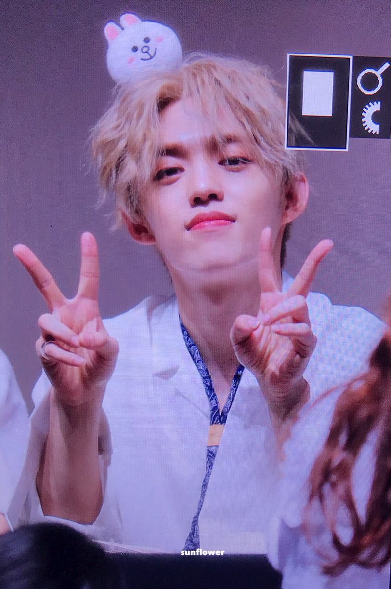 sunflower9588's tweet photo. 180722 팬사인회
🐰🐰🐰🐰
#SEVENTEEN #SCOUPS 
#세븐틴 #에스쿱스 https://t.co/eL5vN3VCZs