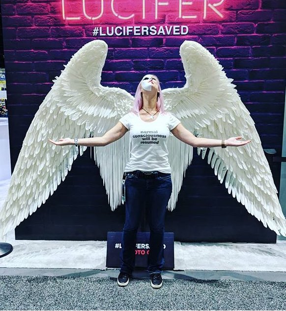 Tom_EllisFans's tweet photo. One of my fave #WarnerBros #PhotoBooth pics :
#Repost #novamclaren from Instagram #Maze #Mazikeen #LesleyAnnBrandt @LesleyAnnBrandt 😉

#SDCC2018 #SanDiegoComicCon #TomEllis #Lucifer #LuciferSaved #LuciferSeason4 #LuciferOnNetflix https://t.co/MXv3C54jpp