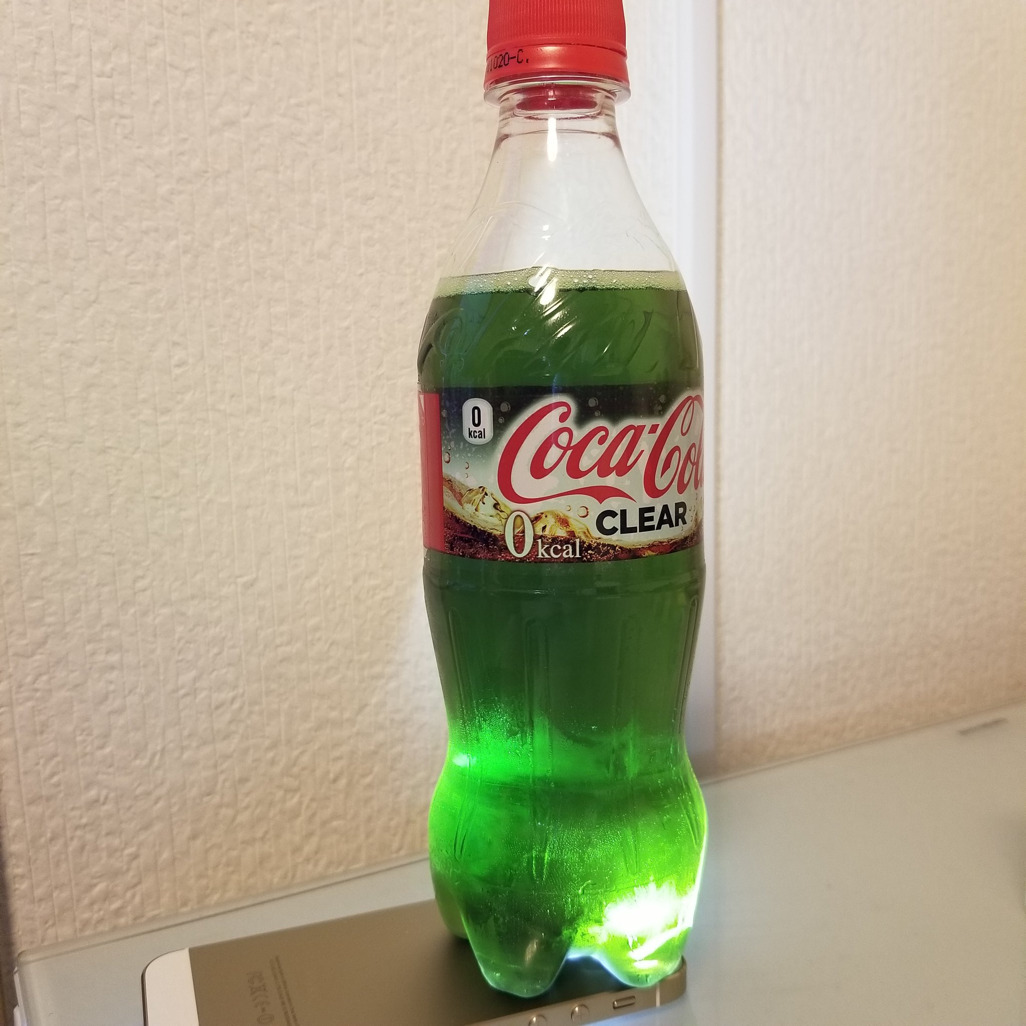 さけ コカ コーラクリアに緑の着色料を投入して魔女が飲みそうな飲み物を作った コカ コーラクリア 魔女 T Co Psmtdeizyg Twitter