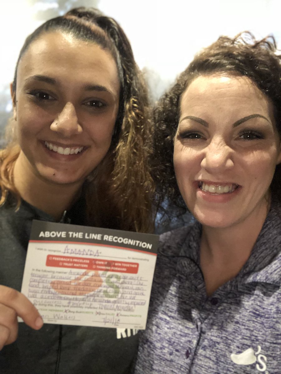 MeganWalters154's tweet photo. Made Amanda feel special tonight with an ATL for owning the shift from the front door tonight! She picked up a 6th day so the restaurant wouldn’t be short! Couldn’t have done tonight with you! 🌶 ❤️🌶 @chilischuck @Chilis #chilisLove #WinTogether #OwnIt #teamcape https://t.co/y4hlv8QZ1M