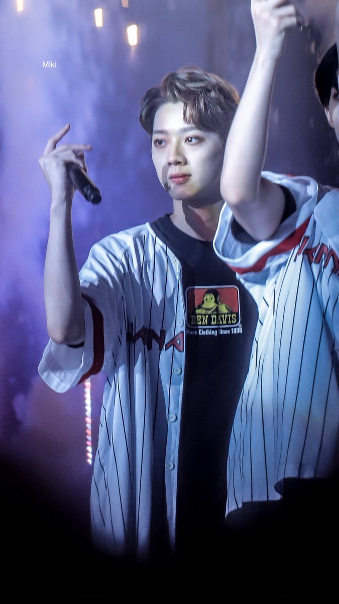 _whatever6789's tweet photo. 180721 #WannaOneinKL #WannaOneWorldTourinKL #라이관린 #LAIKUANLIN #赖冠霖 고마워요 그동안 즐거웠어요 https://t.co/qAfirPjYfH