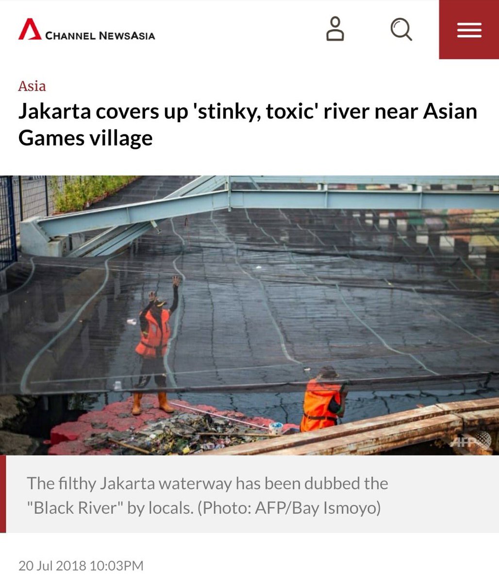 narkosun's tweet photo. OMG, waring kali item dan bendera dengan tiang bambu belah akhirnya go international, masuk media asing Channel Newsasia dan South China Morning Post.

Benar² dagelan... 😂😂😂 https://t.co/cGnuszGa3K
