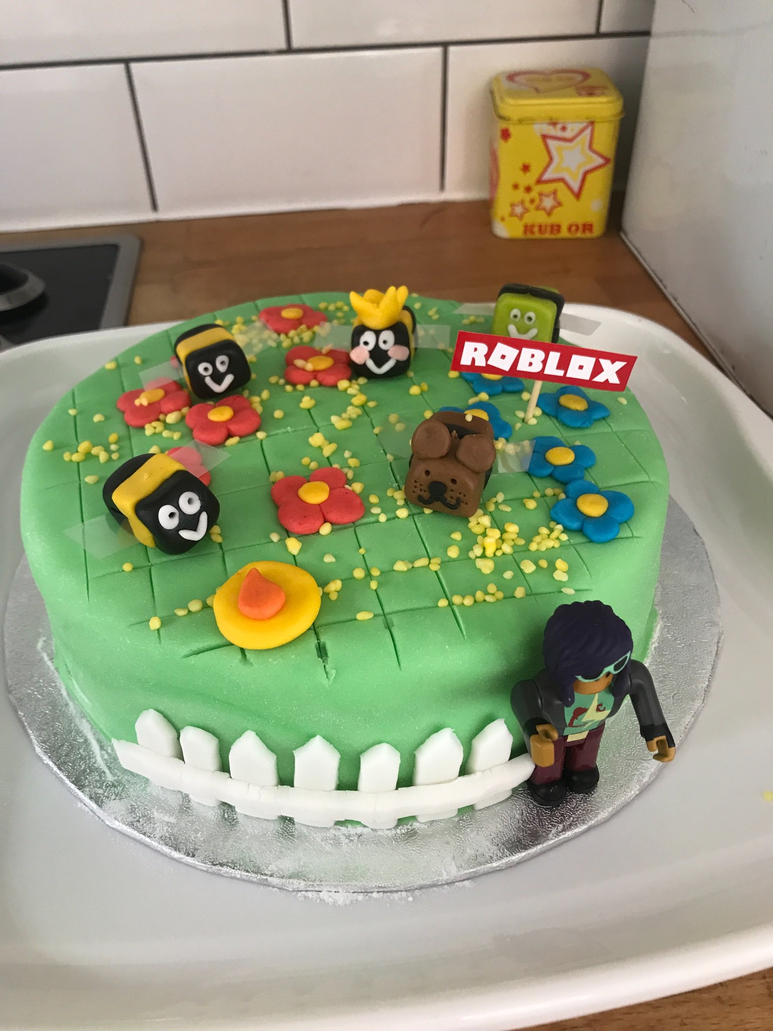Laura Price On Twitter Finished Cake Alert It S Beeswarmsimulator From Roblox Btw Noobs Hope The Kiddo Is Suitably Impressed Turning10 Wheredidthatdecadego Https T Co 6gsmohasqf - roblox noob cake