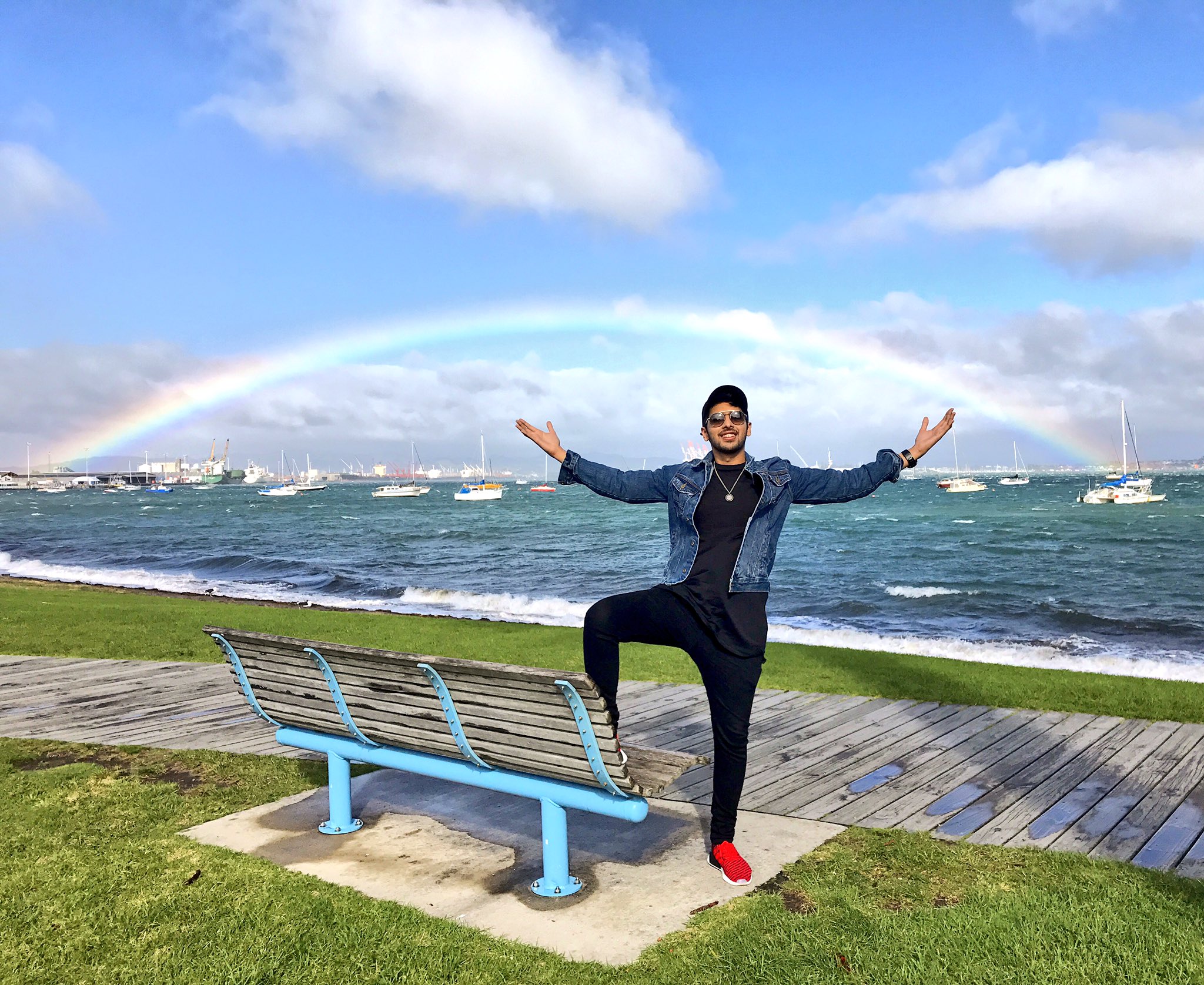 HAPPY BIRTHDAY TO 
SIR. 
ARMAAN MALIK
AWESOME 
BEST SINGER 