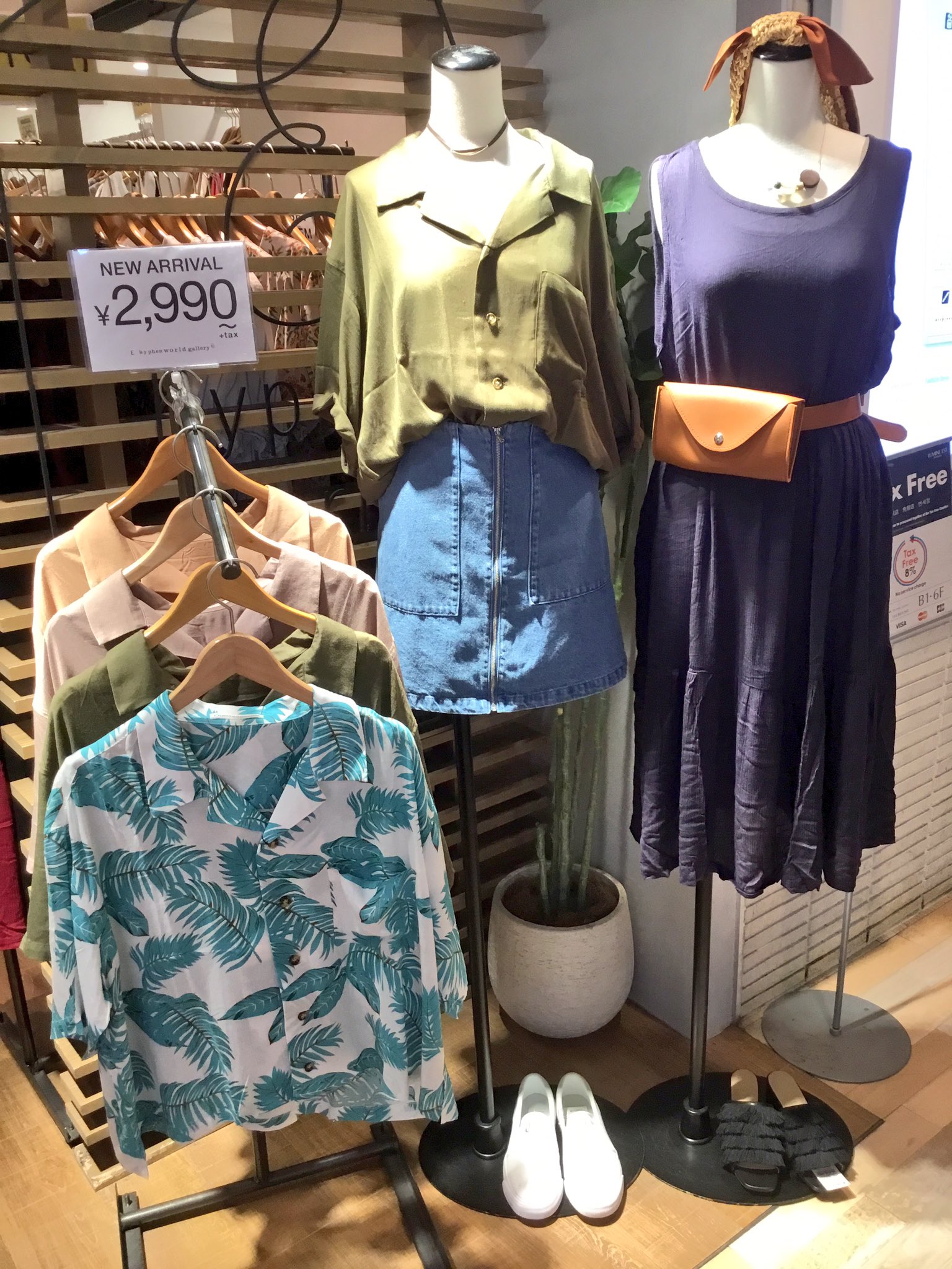 ルミネエスト新宿 2f イーハイフンワールドギャラリー とっても可愛いフィラのプルオーバーや夏にぴったりのアロハシャツなどたくさんのアイテムをご用意してお待ちしております