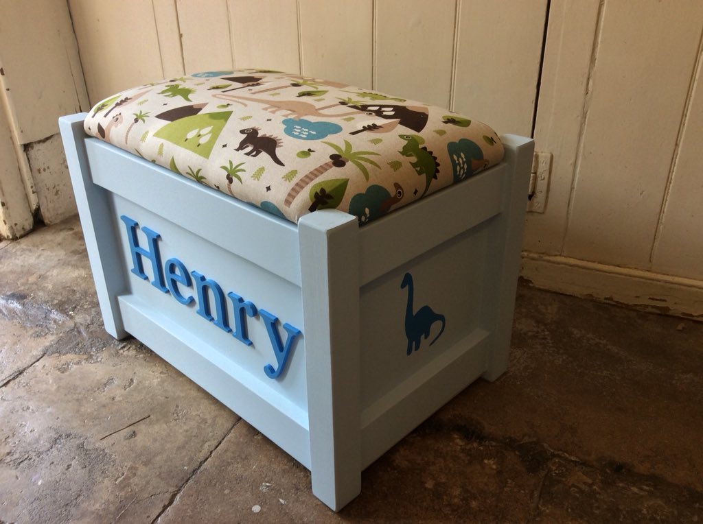 L_D_Chairs's tweet photo. July delivery. #summersale on our web #handmadegifts #personalisedtoybox #personalisedgifts #giftsforkids #handmadehour #hmuk #loveukhandmade #devonhour #thedevonnetwork #vipmums #henry #dinosaur #longneck #dinodecor @Devon_Hour @hmuk_shcl @LoveUKHandmade @HandmadeHour @VIPMums https://t.co/1afyDyum80