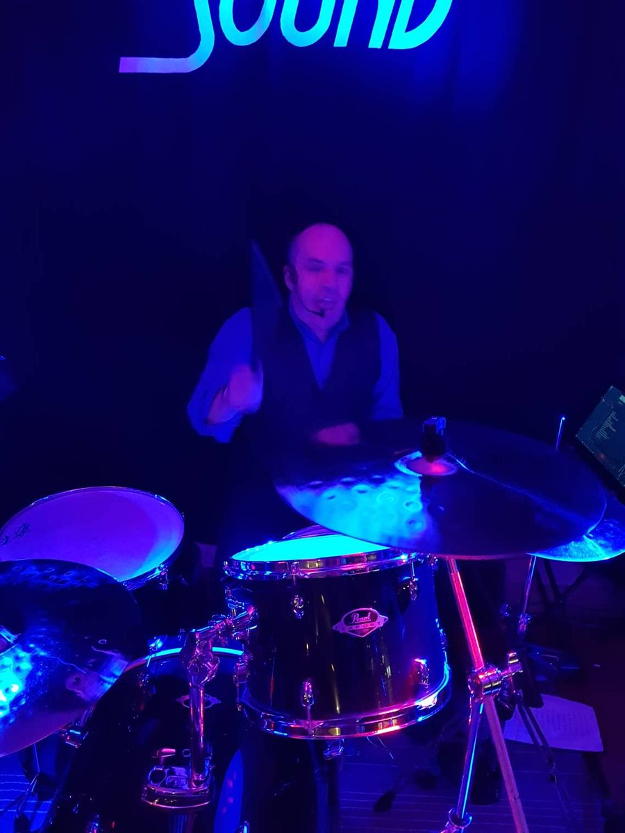 jlakemusic's tweet photo. Some photos from last night's gig at The British Oak, Tingley
#livemusic #functionband #coversband #atlanticsound #drums #bass #guitar #vocals #epiphone #yamaha #pearl #soundcraftui16 https://t.co/Jq4nYt5jaK