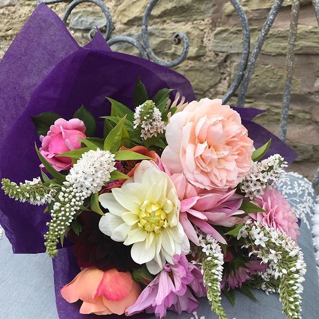 Lovely when you get an unexpected supper invitation and you are are able to take flowers from the garden #summer #supper #friends #saturdaynight ift.tt/2LHNNgg