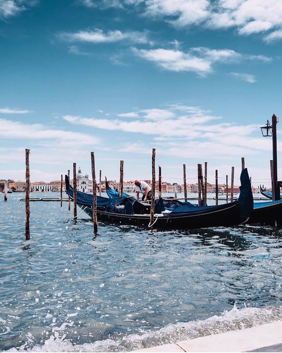🎭 Buongiorno, amici e buona domenica dal vostro Teatro preferito! 🎭

#22luglio