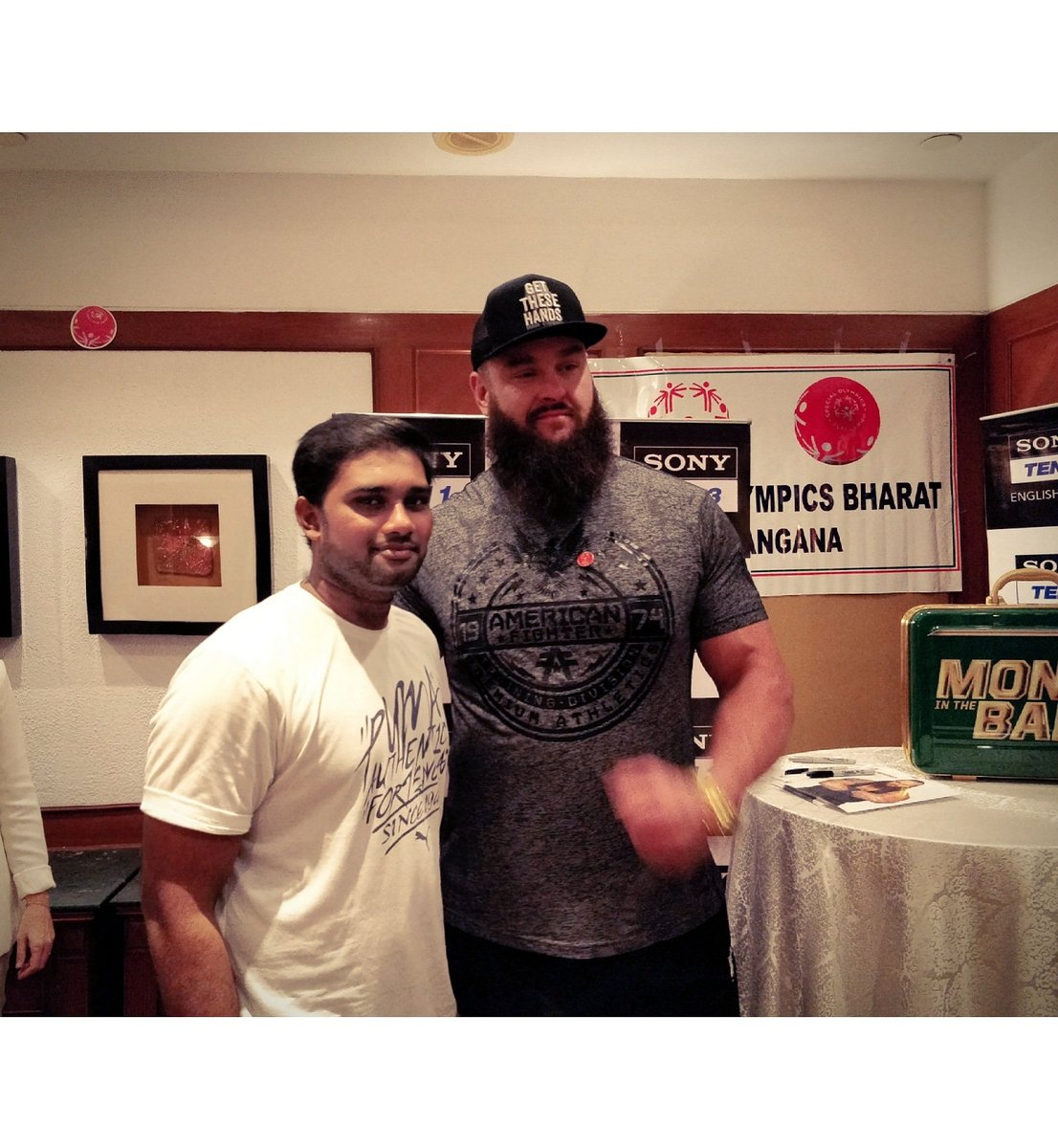 LalithMiriyala's tweet photo. Got meets with the #Monsteramongmen @BraunStrowman yesterday in Hyderabad (India) ...😍😍

It was nice meeting sir..☺❤
Thanks to @WWEIndia
 #WWE #IndiaWelcomesBraun #wweindia #MonsterInIndia #MonsterInTheBank #SDLive #BraunStrowman https://t.co/huJrPH4ZY4